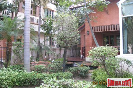 Tudor-style Two Storey House on a 121 sqw Plot in Kaset-Navamin, Bangkok-6