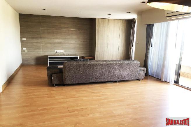 Large and Comfortable Three Bedroom in a Great Location of Khlong Toei, Bangkok-13