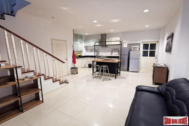 Baan Klang Krung Grande Vienna Rama 3 | Beautiful Three Bedroom, Three Level Townhouse for Sale in Bang Phongphang-8