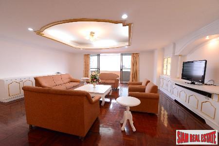 Oriental Tower | Lavish Living in this Three Bedroom Condo on the 23rd Floor in Ekkamai
