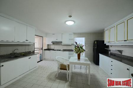 Oriental Tower | Lavish Living in this Three Bedroom Condo on the 23rd Floor in Ekkamai-6