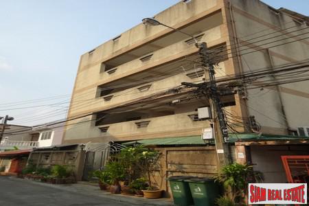 Jurdjun House | Apartment Building with Ready Investment Opportunity or Great Renovation Project at On Nut, Suan Luang-15