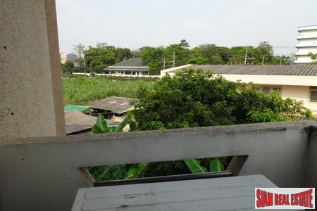 Jurdjun House | Apartment Building with Ready Investment Opportunity or Great Renovation Project at On Nut, Suan Luang-8