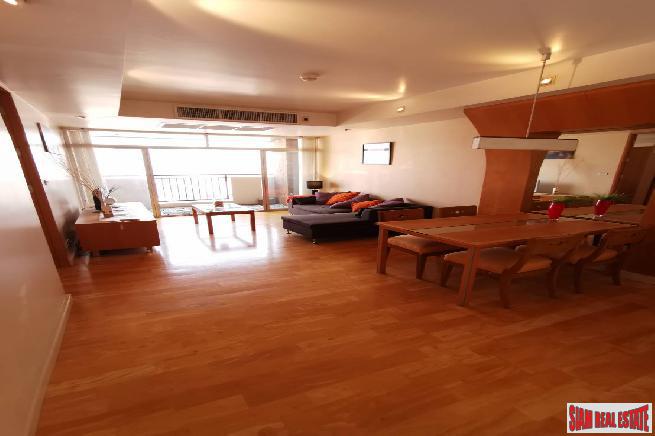 Monterey Place Condominium | 1 Bed Condo with Lake Views next to Queen Sirikit and Convention Centre MRT, Asoke-9