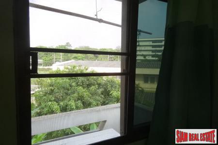 Jurdjun House | Apartment Building with Ready Investment Opportunity or Great Renovation Project at On Nut, Suan Luang-7