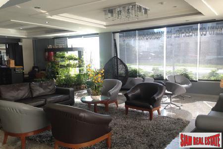 Witthayu Complex | Spacious One Bedroom on the 19th Floor in Phetchaburi, Bangkok-11