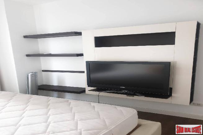 Manhattan Chidlom | Nicely Decorated 2 Bed Condo with Canal Views in Chidlom-11