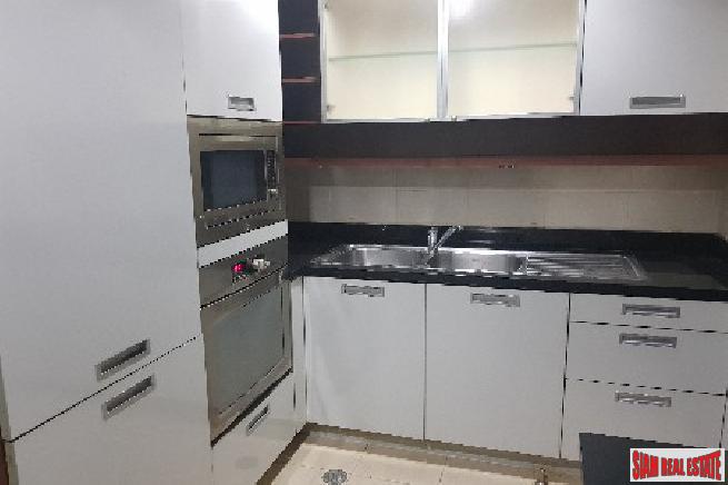 Wilshire Condo Sukhumvit 22 | Spacious Three Bedroom with City Views on Sukhumvit 22, Bangkok-9
