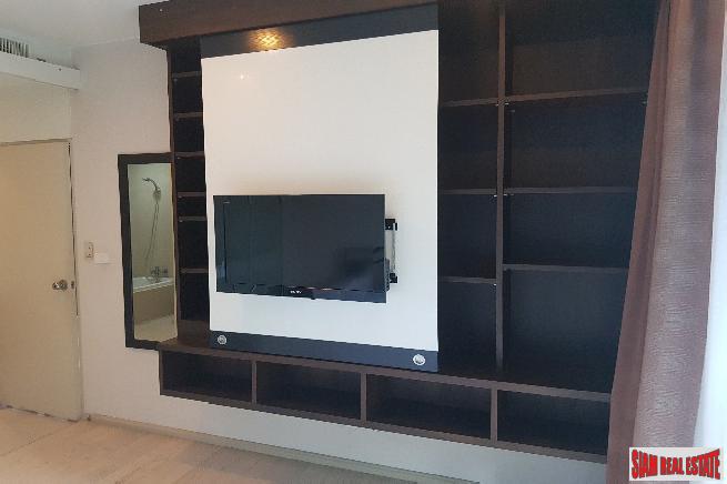 Noble Solo Condo | Sunny Two Bedroom Condo with Pool Views on Sukhumvit 55-27