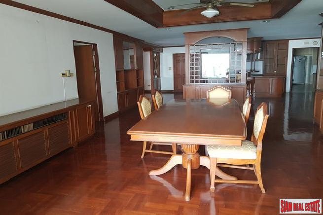 Oriental Towers Condo | Large Three Bedroom Family Condo with Pool and City Views in Ekkamai-18