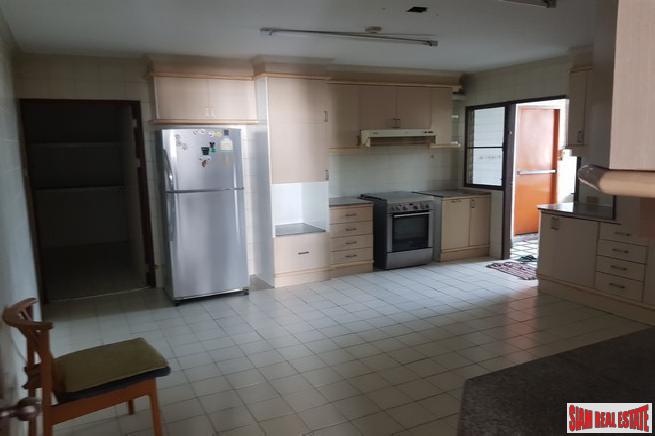 Oriental Towers Condo | Large Three Bedroom Family Condo with Pool and City Views in Ekkamai-20