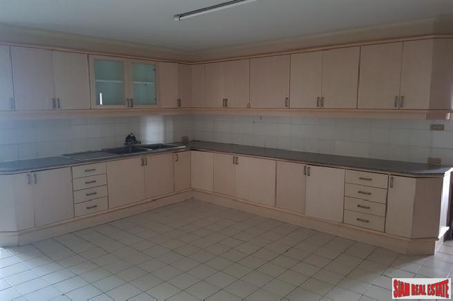 Oriental Towers Condo | Large Three Bedroom Family Condo with Pool and City Views in Ekkamai-21