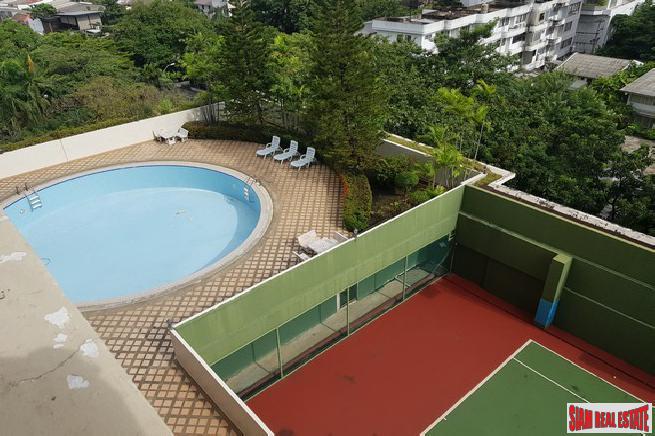 Oriental Towers Condo | Large Three Bedroom Family Condo with Pool and City Views in Ekkamai-2