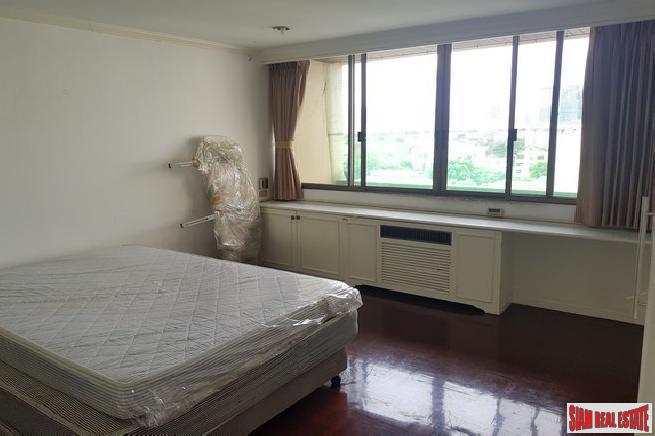 Oriental Towers Condo | Large Three Bedroom Family Condo with Pool and City Views in Ekkamai-6
