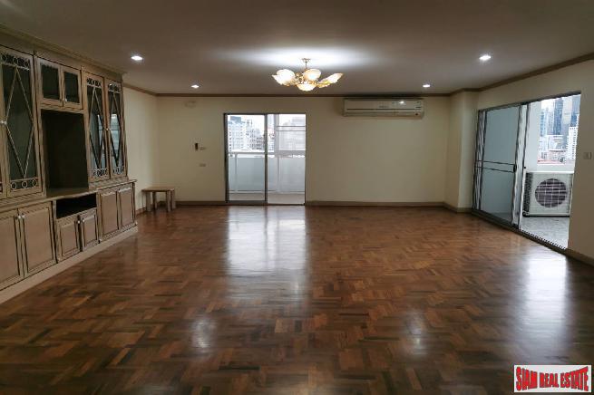 Regent on the Park 3 | Expansive City Views from This Three Bedroom Condo in Phrom Phong-1