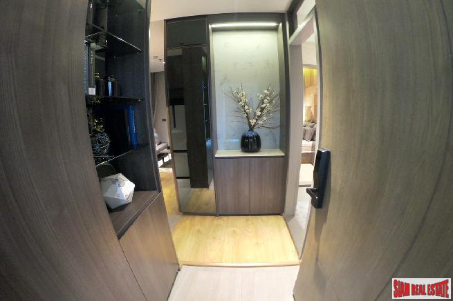 Luxury New Condo Nearing Completion by Japanese and Thai Developers Located between Thong Lor and Ekkamai - Two Bed Units - Free Full Furniture or Cash Discount!-24