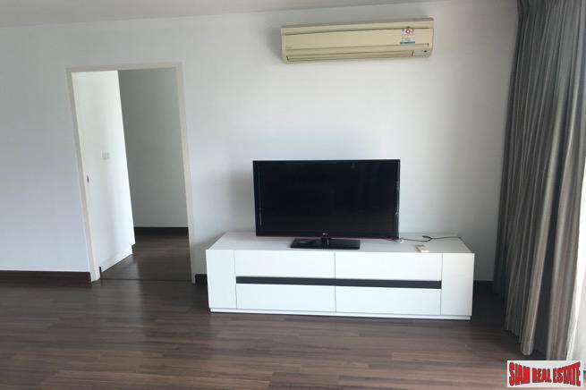 D65 | Large Spacious Three Bedroom in Low Rise Condo between Ekkamai and Phra Khanong-17