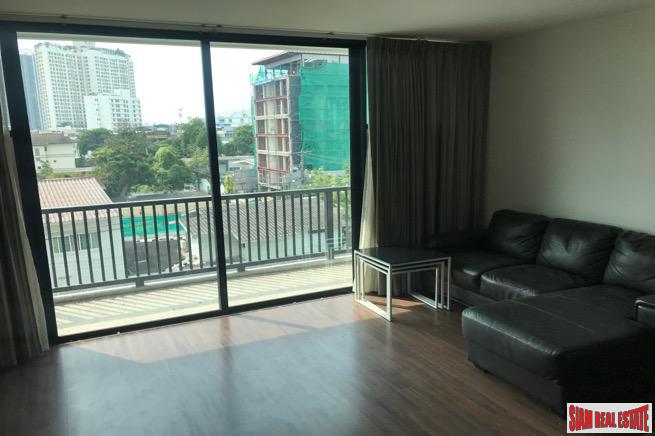 D65 | Large Spacious Three Bedroom in Low Rise Condo between Ekkamai and Phra Khanong-6