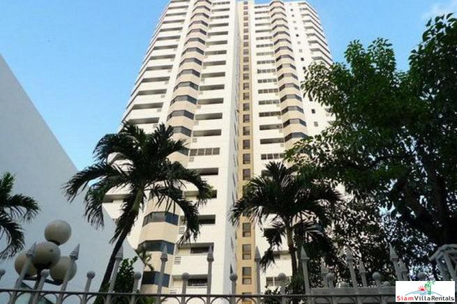 Baan Suan Petch | Roomy Two Bedroom Condo Good for Small Family in Phrom Phong-10