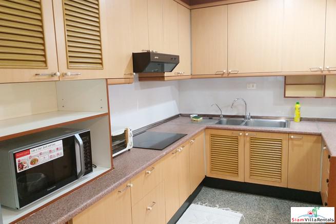 Baan Suan Petch | Roomy Two Bedroom Condo Good for Small Family in Phrom Phong-17
