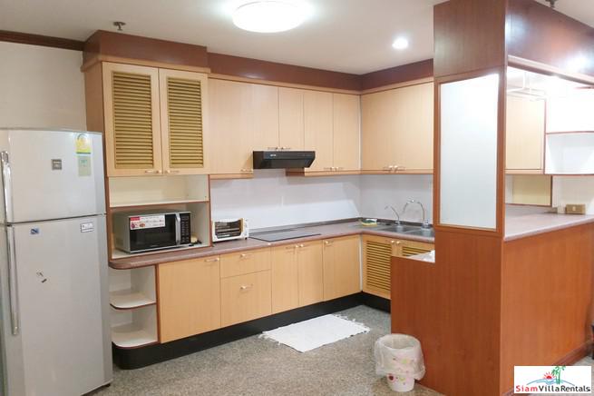 Baan Suan Petch | Roomy Two Bedroom Condo Good for Small Family in Phrom Phong-18