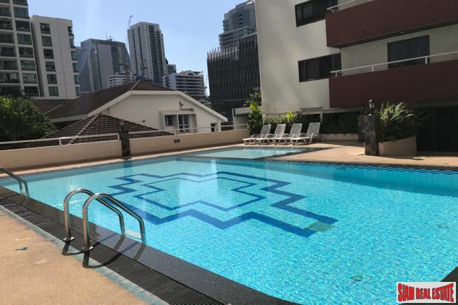 Prestige Towers | Spacious Three Bedroom Close to Transportation and Shopping in Sukhumvit-1