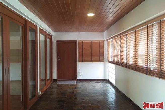 Large Four Storey House Suitable for Living and Office Space in Phrom Phong-12