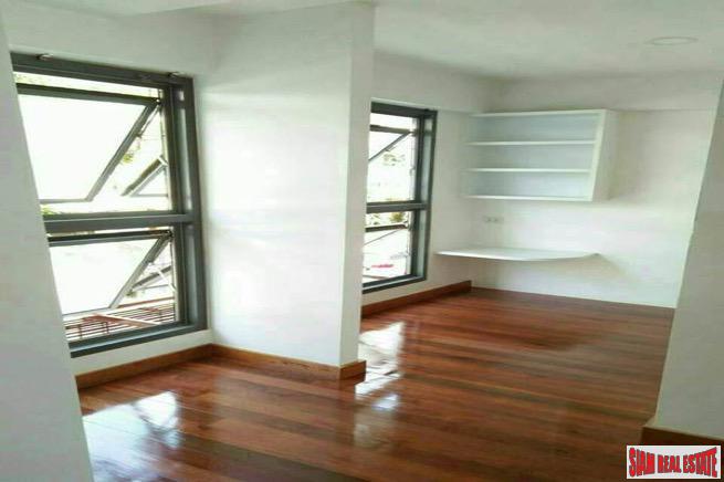 Large Four Storey House Suitable for Living and Office Space in Phrom Phong-24