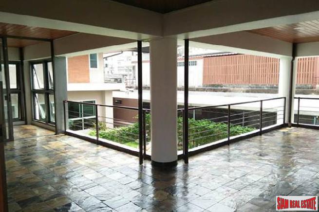 Large Four Storey House Suitable for Living and Office Space in Phrom Phong-3