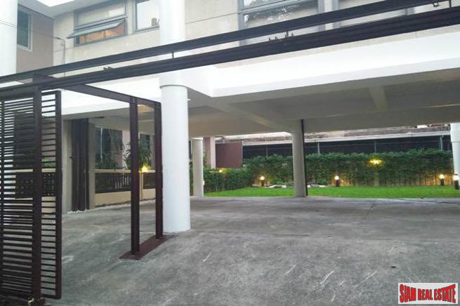 Large Four Storey House Suitable for Living and Office Space in Phrom Phong-7