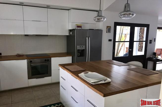 Loch Palm Cove | Large Courtyard Design Three Bedroom Pool Villa for Rent-26