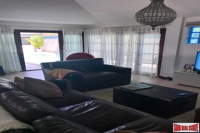 Loch Palm Cove | Large Courtyard Design Three Bedroom Pool Villa for Rent
