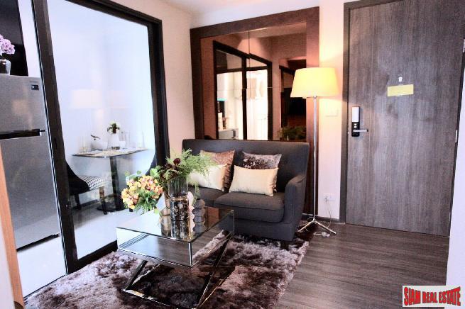 Newly Completed Classy High-Rise Condo at Wongwian Yai BTS, Sathorn-9