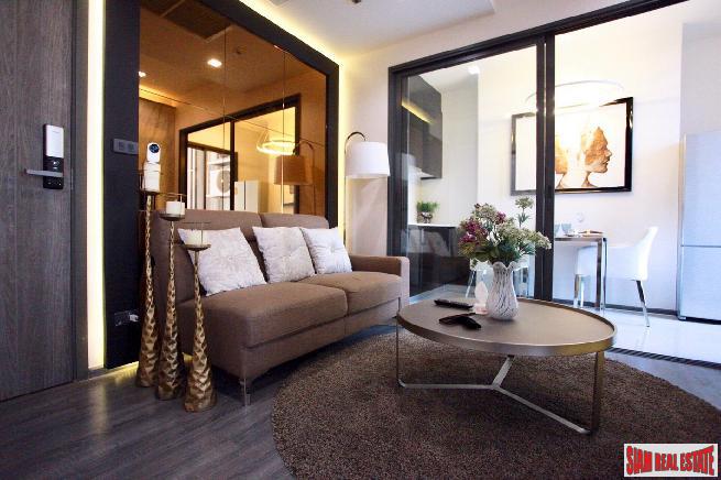 Newly Completed Classy High-Rise Condo at Wongwian Yai BTS, Sathorn-12