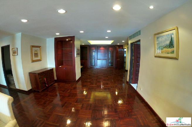 Baan Somthavil | Extra Large Three Bedroom for Rent with Views of Lumpini Park and Royal Bangkok Sport Club in Ratchadamri-23