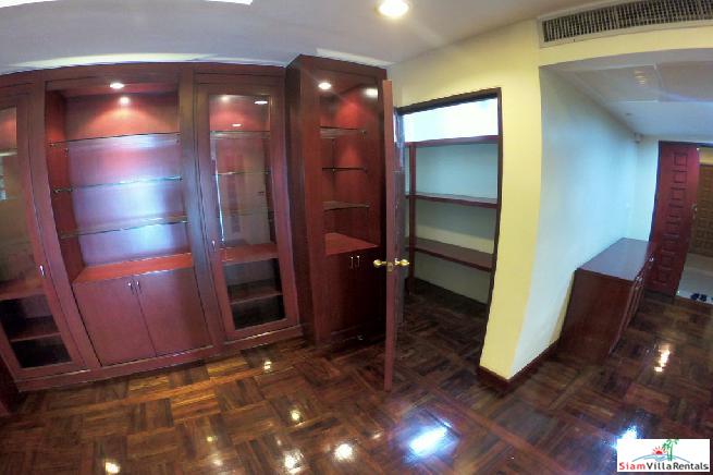 Baan Somthavil | Extra Large Three Bedroom for Rent with Views of Lumpini Park and Royal Bangkok Sport Club in Ratchadamri-25