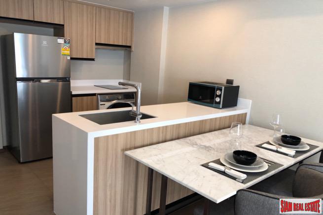 Na Vara Residence | Bright and Comfortable One Bedroom Pool View Condo in Chit Lom-6
