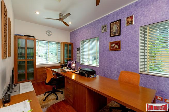 Beautiful and Spacious Hillside Home with Pool Overlooking Loch Palm Golf Course-9
