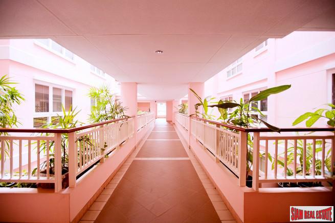 Baan Siri Sukhumvit 13 | Elegant Two Bedroom Condo Located in a Low-Rise Building with City Views Near BTS Nana-10