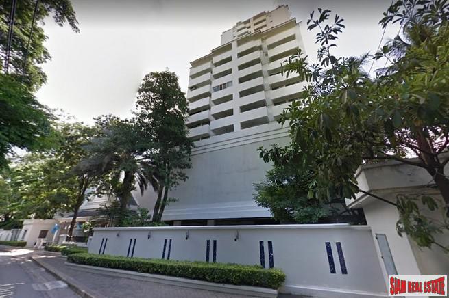 D.S. Tower 2 Sukhumvit 39 | Spacious Two Bedroom Condo with Big Balcony & Extra Storage in Phrom Phong-0