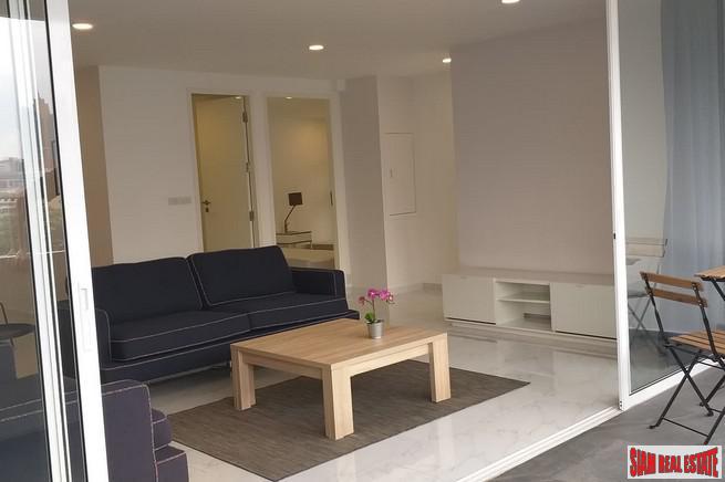 D.S. Tower 2 Sukhumvit 39 | Spacious Two Bedroom Condo with Big Balcony & Extra Storage in Phrom Phong-1