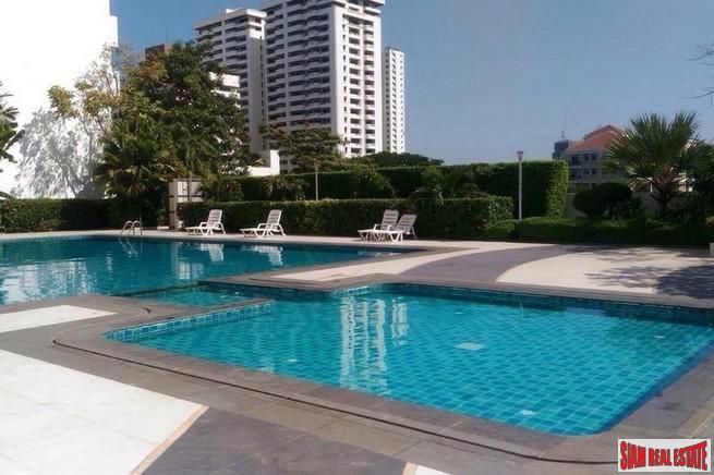 D.S. Tower 2 Sukhumvit 39 | Spacious Two Bedroom Condo with Big Balcony & Extra Storage in Phrom Phong-24
