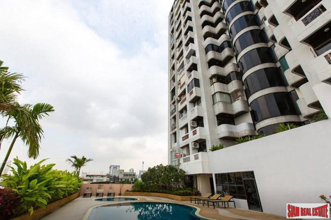 J.C.Tower | A Nice One Bedroom Corner Condo in Popular Thong Lo