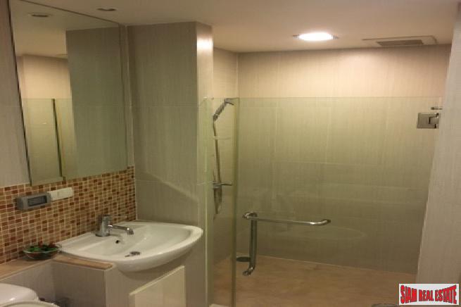 The Alcove 49 | Spacious Thong Lo One Bedroom Condo on Top Floor of Low-Rise Condo-6