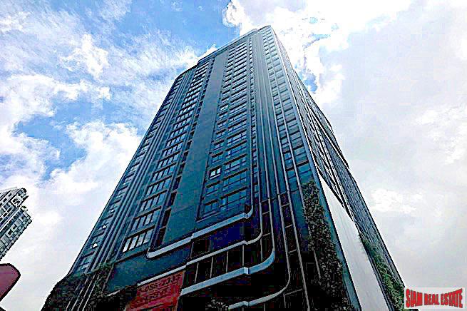 Exclusive Private Living in this New Ratchathewi Condominium - One Bedrooms