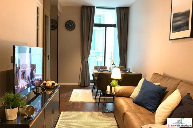 Diplomat 39 | Classic One Bedroom Condo with Pool View just a One Minute Walk from BTS Phrom Phong-12