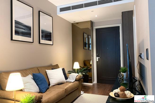 Diplomat 39 | Classic One Bedroom Condo with Pool View just a One Minute Walk from BTS Phrom Phong-15
