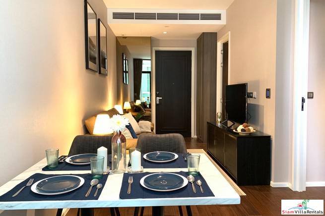 Diplomat 39 | Classic One Bedroom Condo with Pool View just a One Minute Walk from BTS Phrom Phong-4