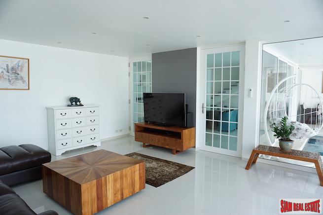 Stylish Two Storey Modern House with Pool near Golf Course in Kathu