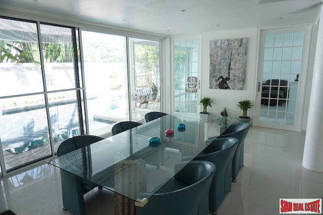 Stylish Two Storey Modern House with Pool near Golf Course in Kathu